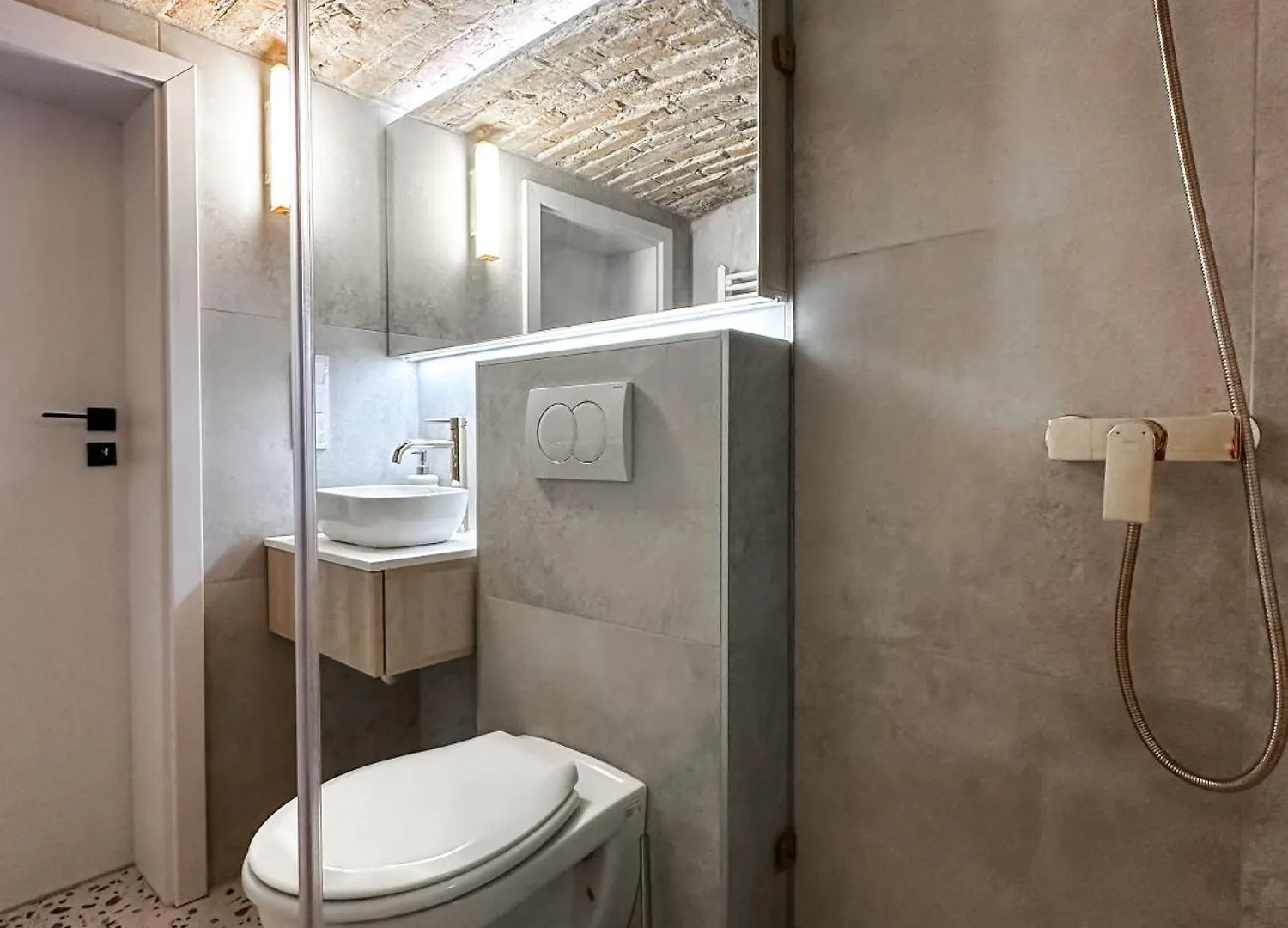 Jokai-J18 Three Bedroom Stylish Suite Budapest Hungary